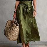 Vera™ | Set van twee delen: zwarte t-shirt en olijfgroene midi rok