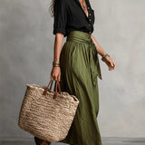Vera™ | Set van twee delen: zwarte t-shirt en olijfgroene midi rok