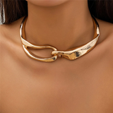 Collier van goud met gedurfde textuur